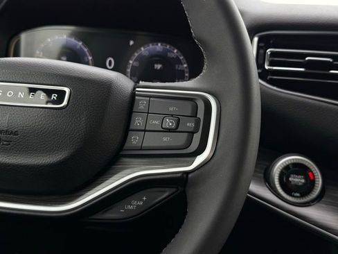 Used 2024 Jeep Wagoneer L Series II w/ Flexible Seating Group image 11