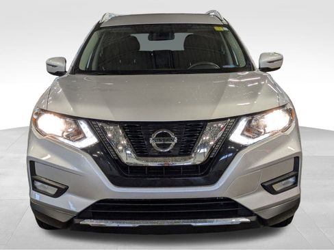 Used 2017 Nissan Rogue SV image 3