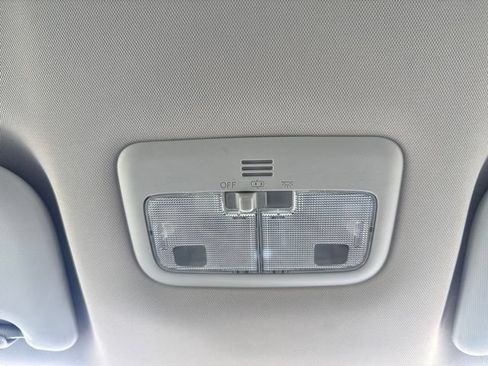 Used 2019 Toyota Corolla LE w/ Carpet Mat Package (TMS) FWD image 14