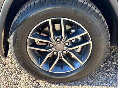 Used 2019 Jeep Grand Cherokee Limited image 26