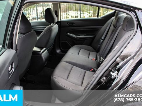 Used 2025 Nissan Altima 2.5 SV image 17