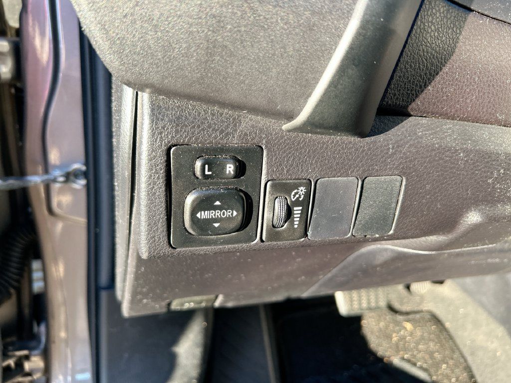 Used 2017 Toyota Corolla LE FWD image 13