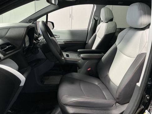Used 2024 Toyota Sienna XSE w/ XSE Plus Package AWD/4WD image 14