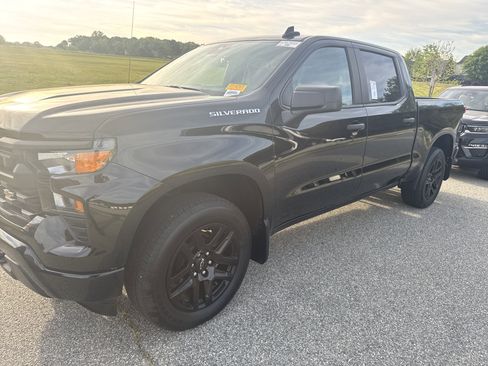 Used 2023 Chevrolet Silverado 1500 Custom image 5