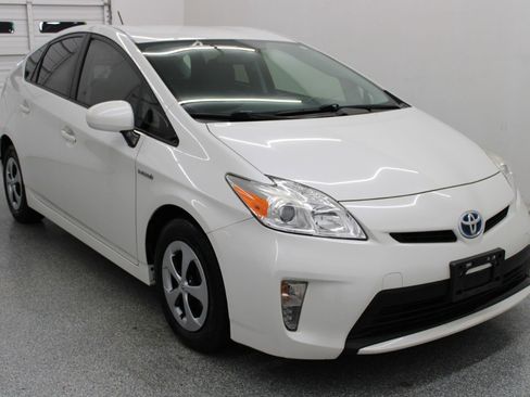 Used 2015 Toyota Prius Three image 4