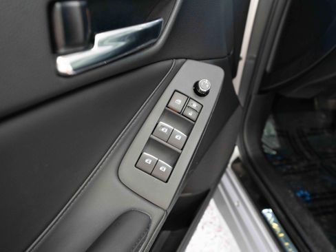 Used 2019 Toyota Avalon XLE image 7