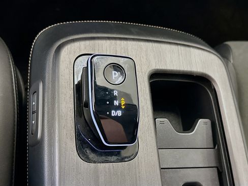 Used 2023 Nissan Ariya AWD image 25