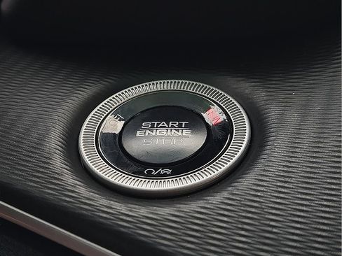 Used 2025 Jeep Grand Cherokee Altitude image 15