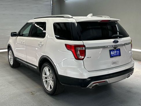 Used 2016 Ford Explorer XLT w/ Equipment Group 202A FWD image 5