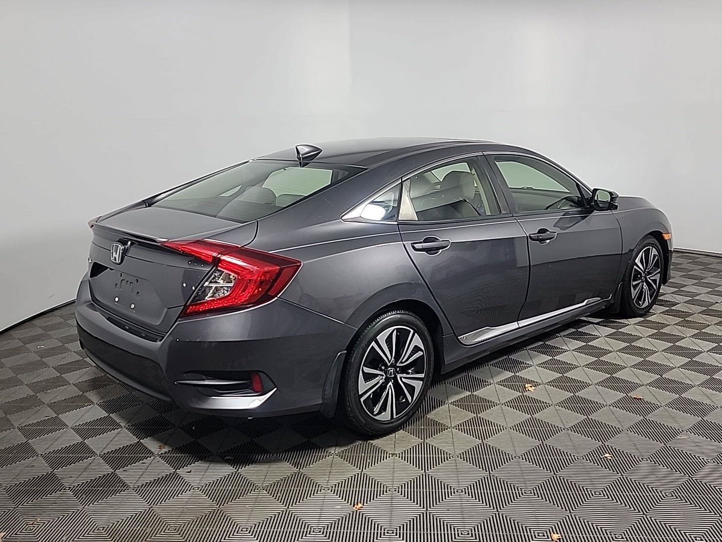 Certified 2018 Honda Civic EX-T image 4