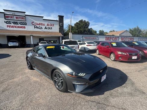 Used 2018 Ford Mustang Coupe w/ Equipment Group 101A RWD image 3