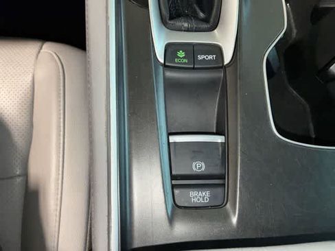 Used 2018 Honda Accord Touring image 40