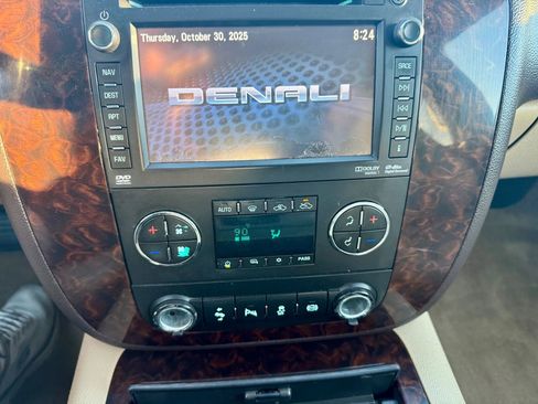 Used 2014 GMC Sierra 2500 Denali w/ Suspension Package, Off-Road image 11