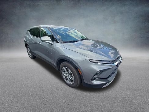 Used 2025 Chevrolet Blazer LT AWD/4WD image 2