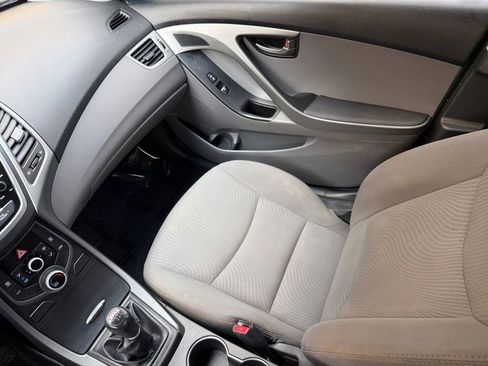 Used 2014 Hyundai Elantra SE FWD image 16
