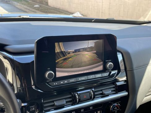 Used 2025 Nissan Pathfinder SV image 25