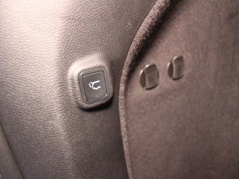 Used 2019 Jeep Cherokee Overland w/ Technology Group image 15