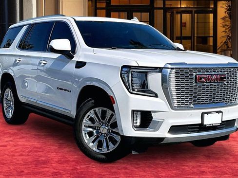 Used 2024 GMC Yukon Denali w/ Advanced Technology Package AWD/4WD image 2