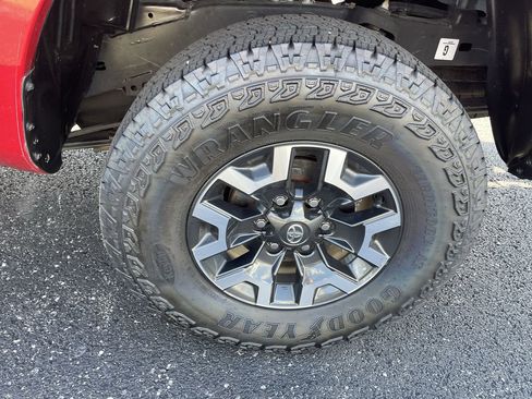 Used 2022 Toyota Tacoma SR image 32