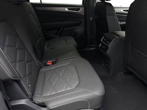 Used 2025 Volkswagen Atlas Cross Sport SE FWD image 39