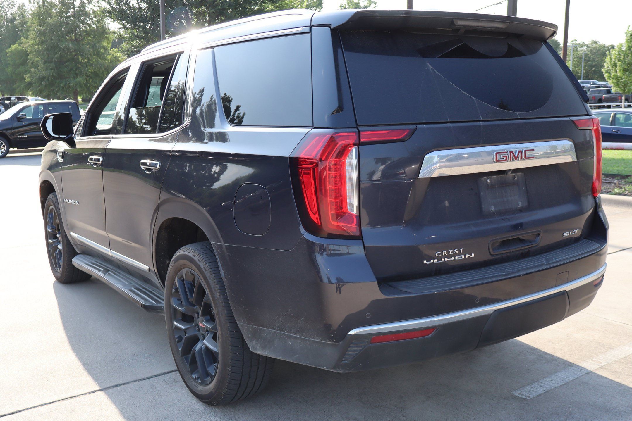 Used 2023 GMC Yukon SLT AWD/4WD image 6