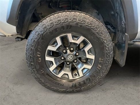 Used 2022 Toyota Tacoma TRD Off-Road image 14