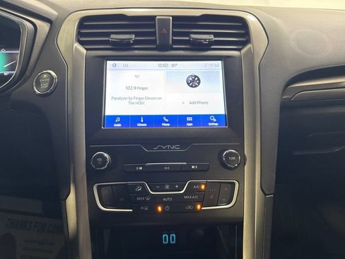 Used 2020 Ford Fusion SE AWD/4WD image 24