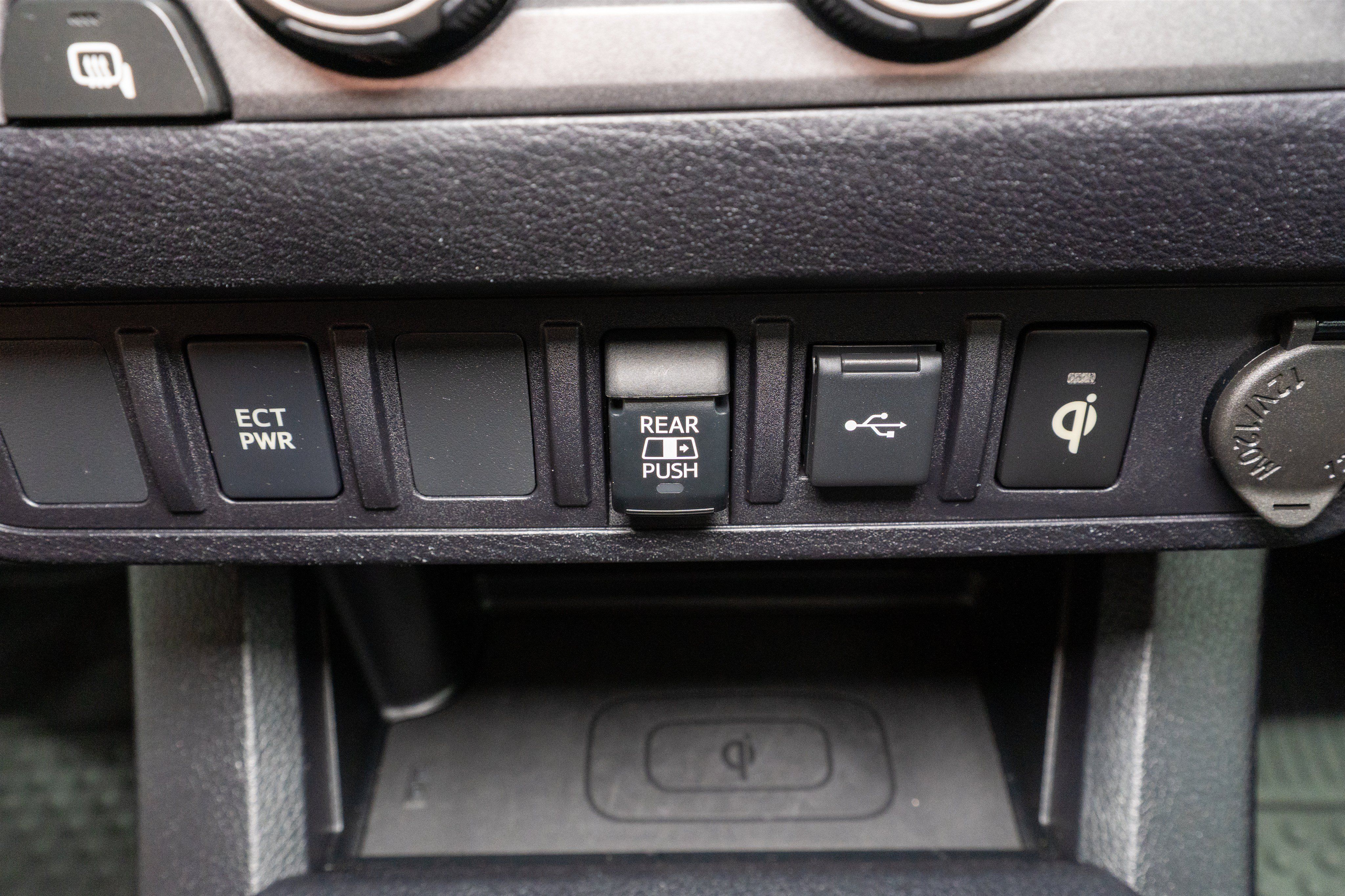 Used 2020 Toyota Tacoma TRD Off-Road AWD/4WD image 22