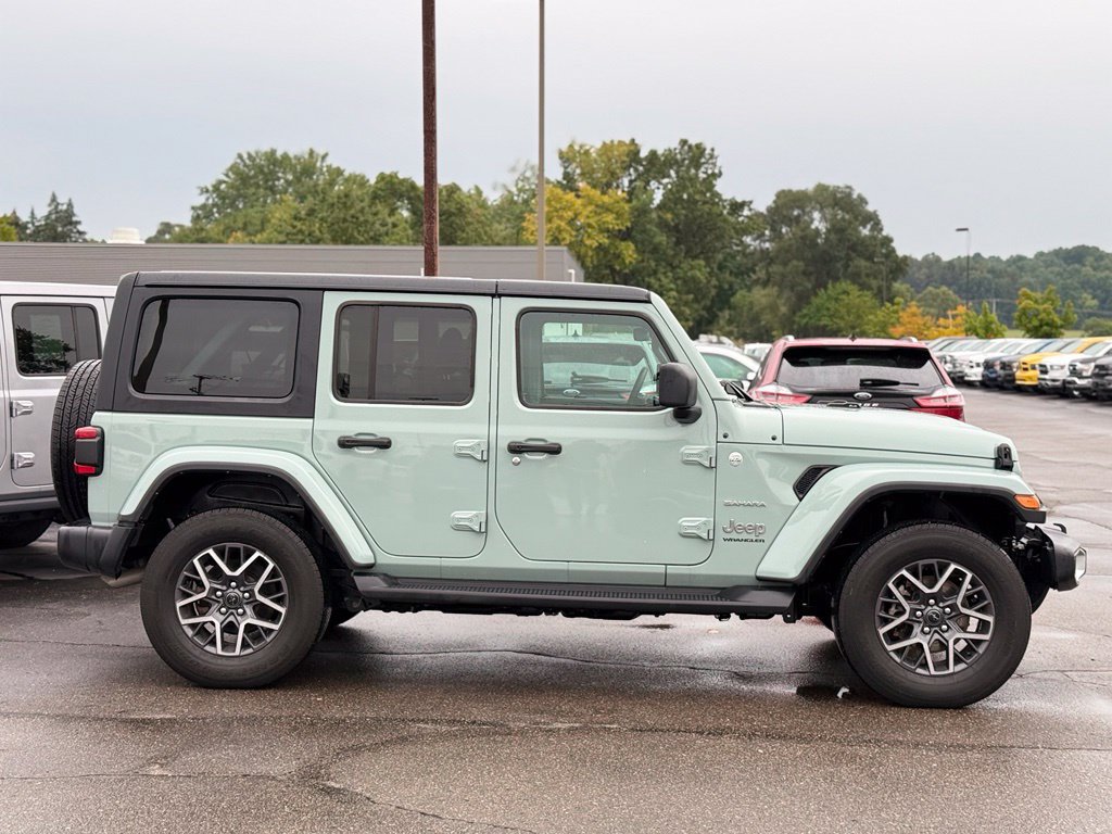 Used 2024 Jeep Wrangler Unlimited Sahara AWD/4WD image 31