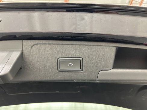 Used 2025 Volkswagen Atlas Cross Sport SEL Premium R-Line image 33