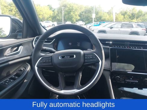 Used 2023 Jeep Grand Cherokee Altitude AWD/4WD image 10