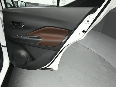 Used 2023 Nissan Kicks SR image 26