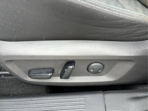 Used 2021 Nissan Rogue SV image 9