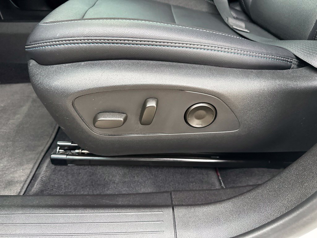 Certified 2024 Chevrolet Equinox EV LT AWD/4WD image 11