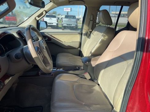 Used 2012 Nissan Frontier SL w/ Moonroof Pkg image 6