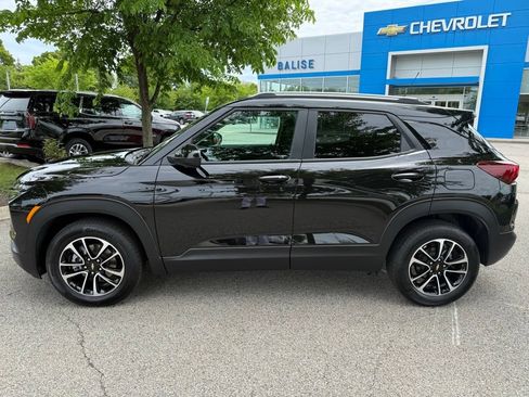 Used 2026 Chevrolet TrailBlazer LT w/ LT Cold Weather Package FWD image 2