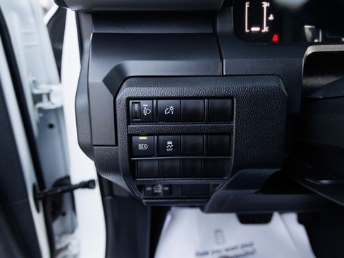 Used 2024 Toyota Tacoma SR image 17