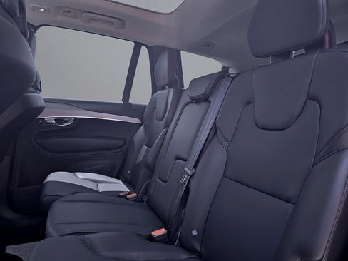 Certified 2025 Volvo XC90 B5 Core AWD/4WD image 23