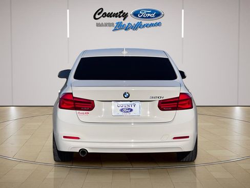 Used 2018 BMW 320i Sedan RWD image 11