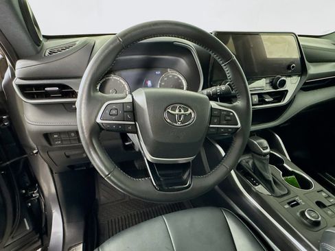 Used 2023 Toyota Highlander XSE AWD/4WD image 11