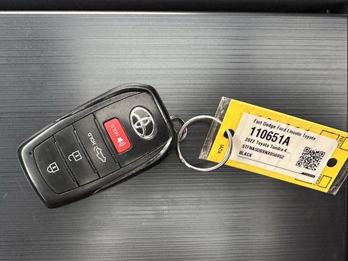 Used 2022 Toyota Tundra Platinum image 34