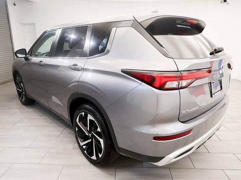 Used 2024 Mitsubishi Outlander FWD image 3