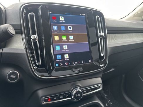 Certified 2025 Volvo XC40 B5 Core image 24