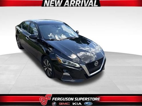 Used 2021 Nissan Altima 2.5 SV w/ SV Premium Package FWD image 1