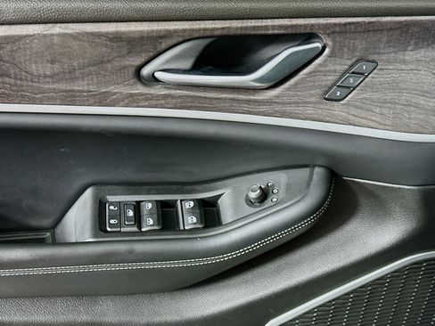 Used 2023 Jeep Grand Cherokee L Limited w/ Luxury Tech Group II RWD image 15
