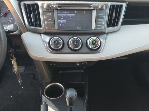 Used 2015 Toyota RAV4 LE image 22