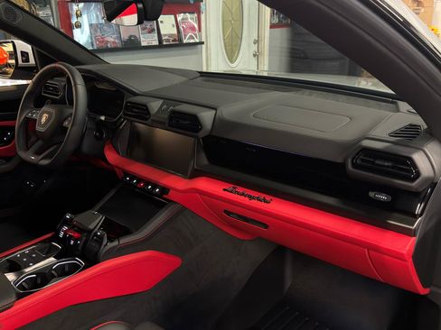 Used 2026 Lamborghini Urus SE AWD/4WD image 18