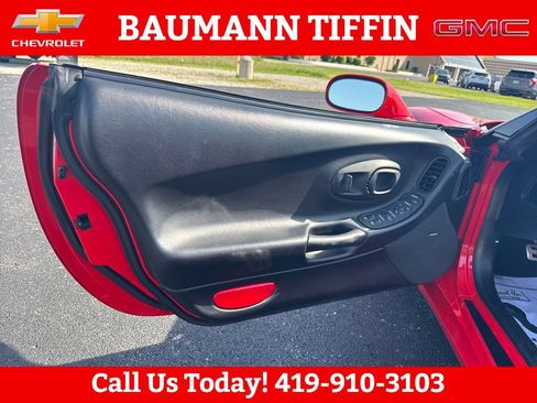 Used 2004 Chevrolet Corvette Convertible w/ Preferred Equipment Group RWD image 19