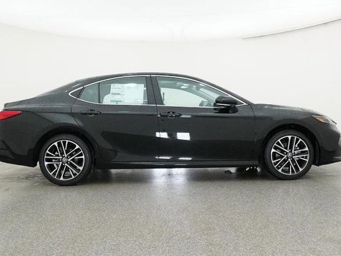 Used 2026 Toyota Camry XLE AWD/4WD image 10