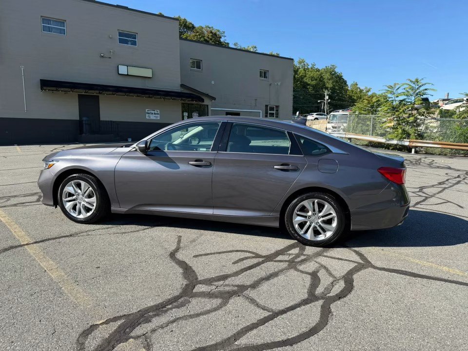 Used 2018 Honda Accord LX image 9